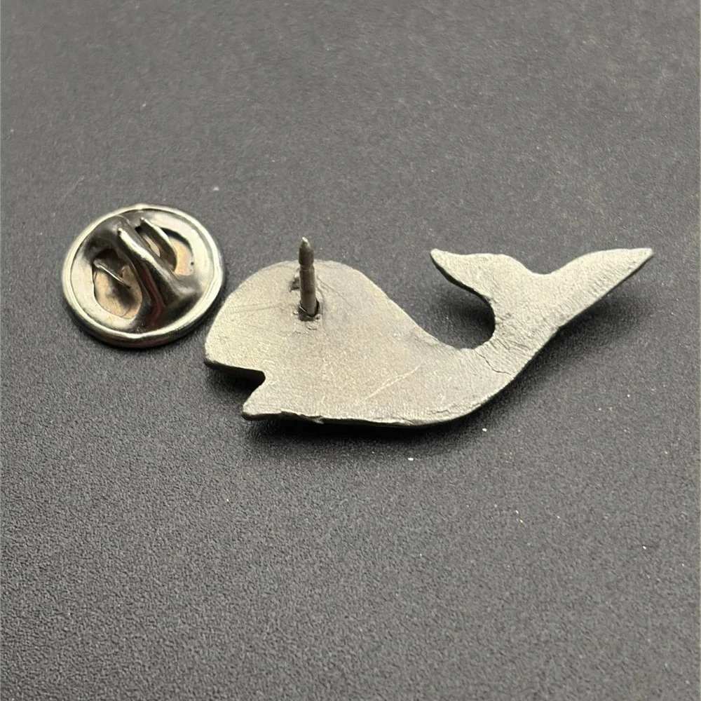 Connecticut Silver Tone‎ Whale Lapel Hat Pin